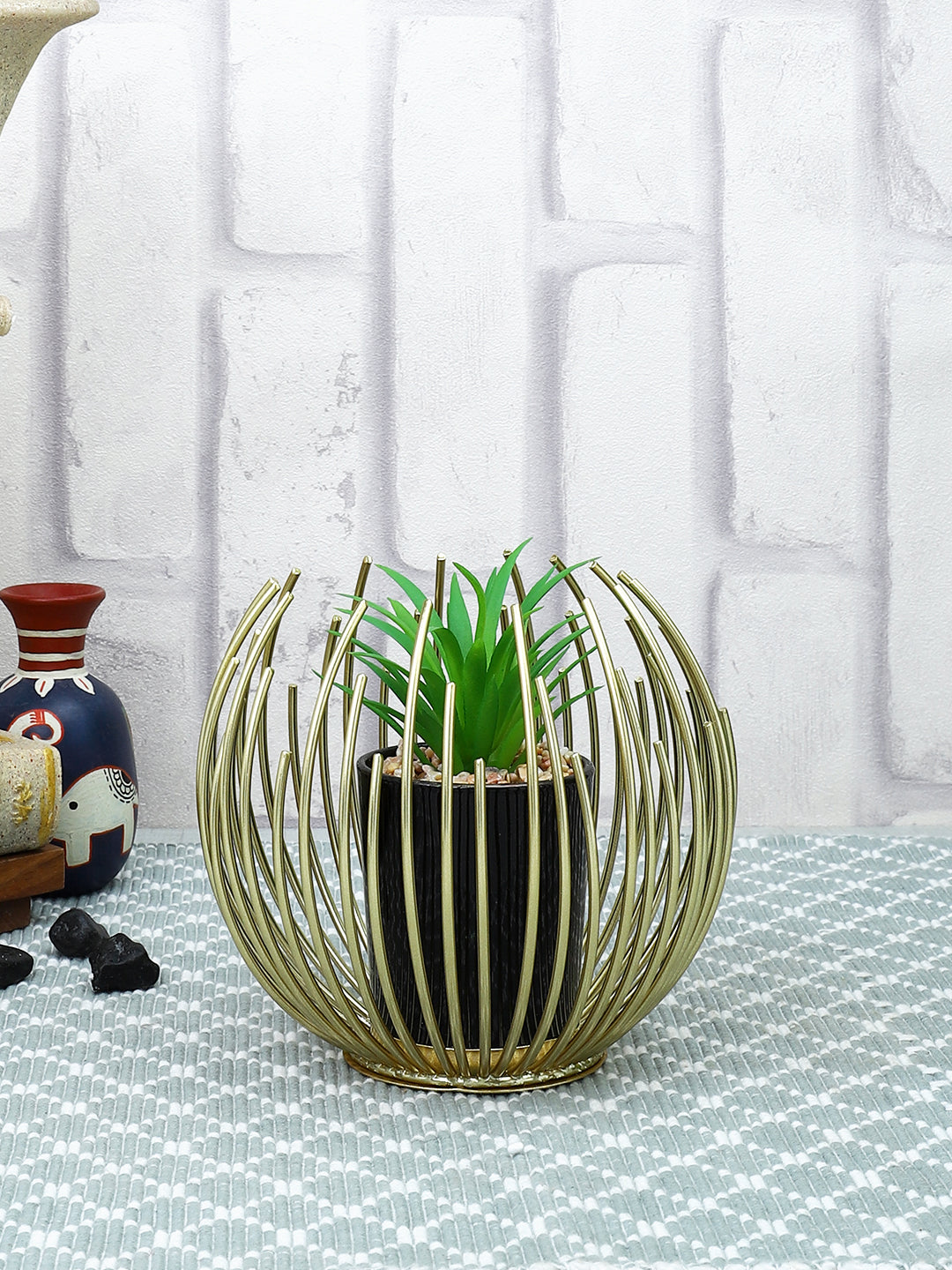 Black 1 Pieces Artificial Plant With Pot