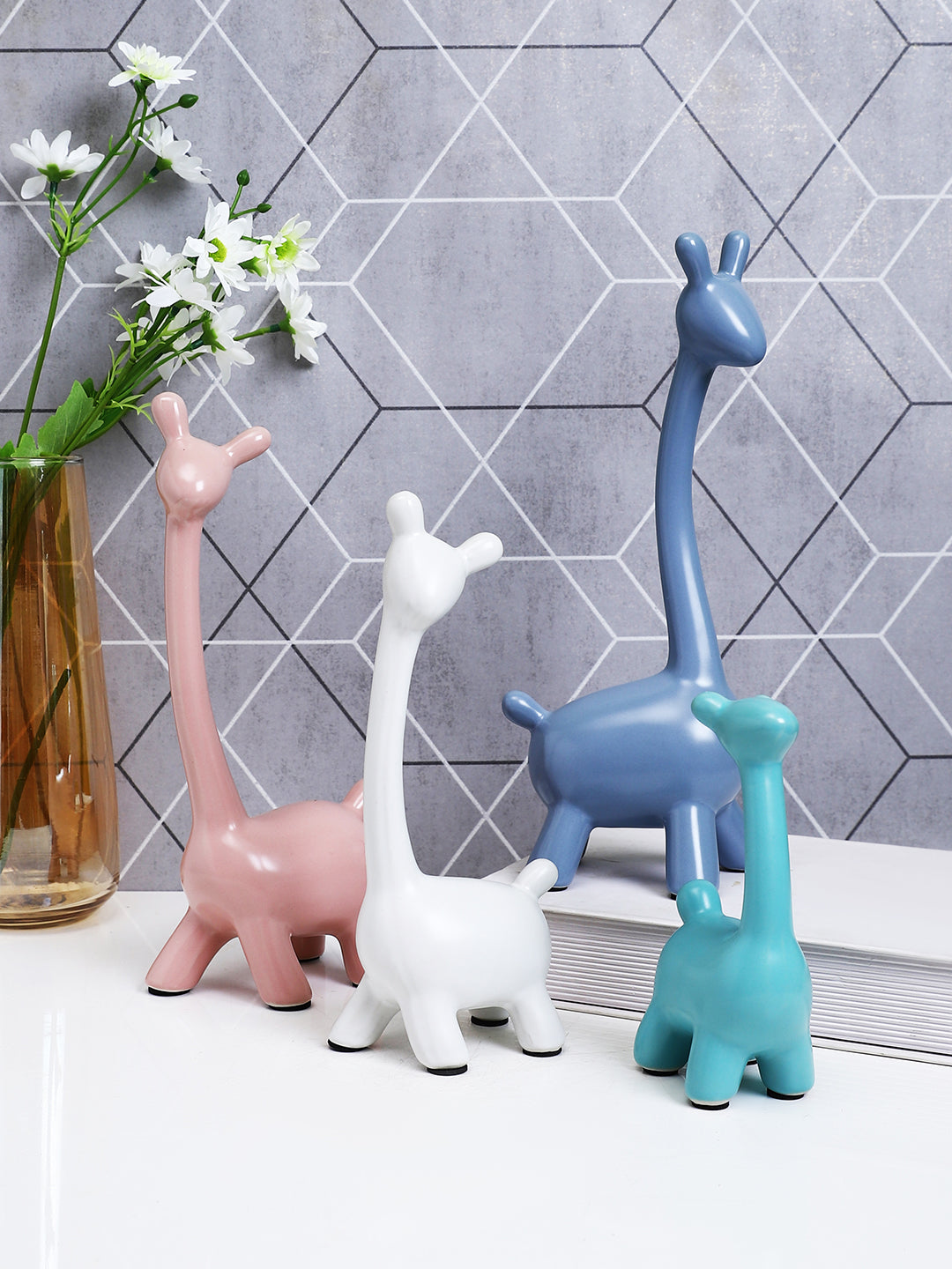 Set Of 4 Graceful Giraffe Showpieces
