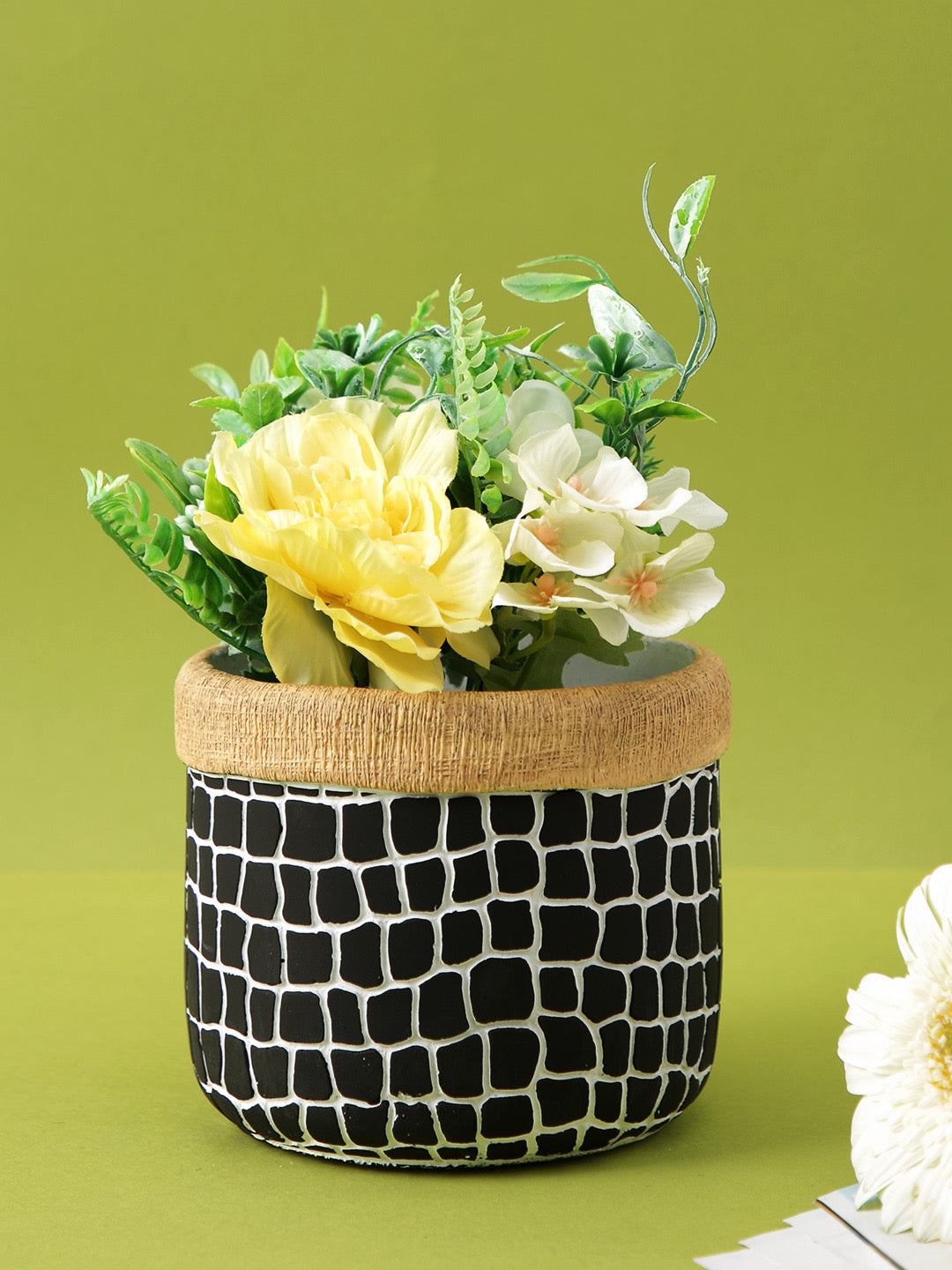 Black Ceramic Planter - Default Title (CHC22458)