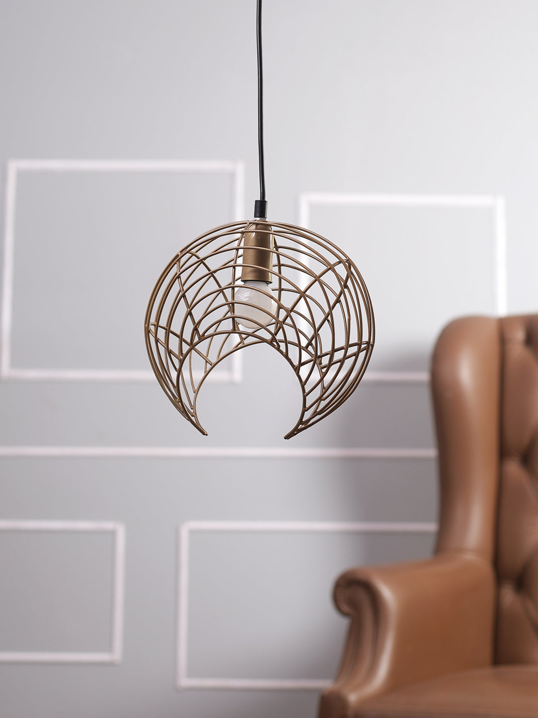 Circular Pendant Lamp in Golden