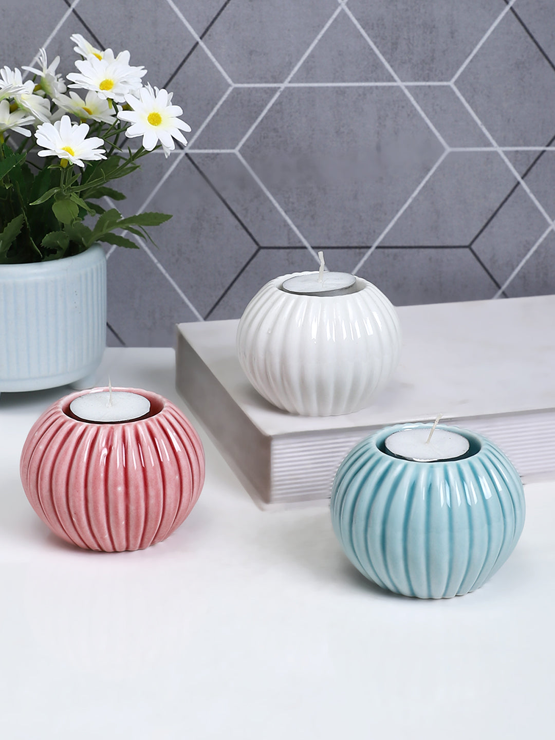 White & Pink 3 Pieces Swirl Round Candle Holder