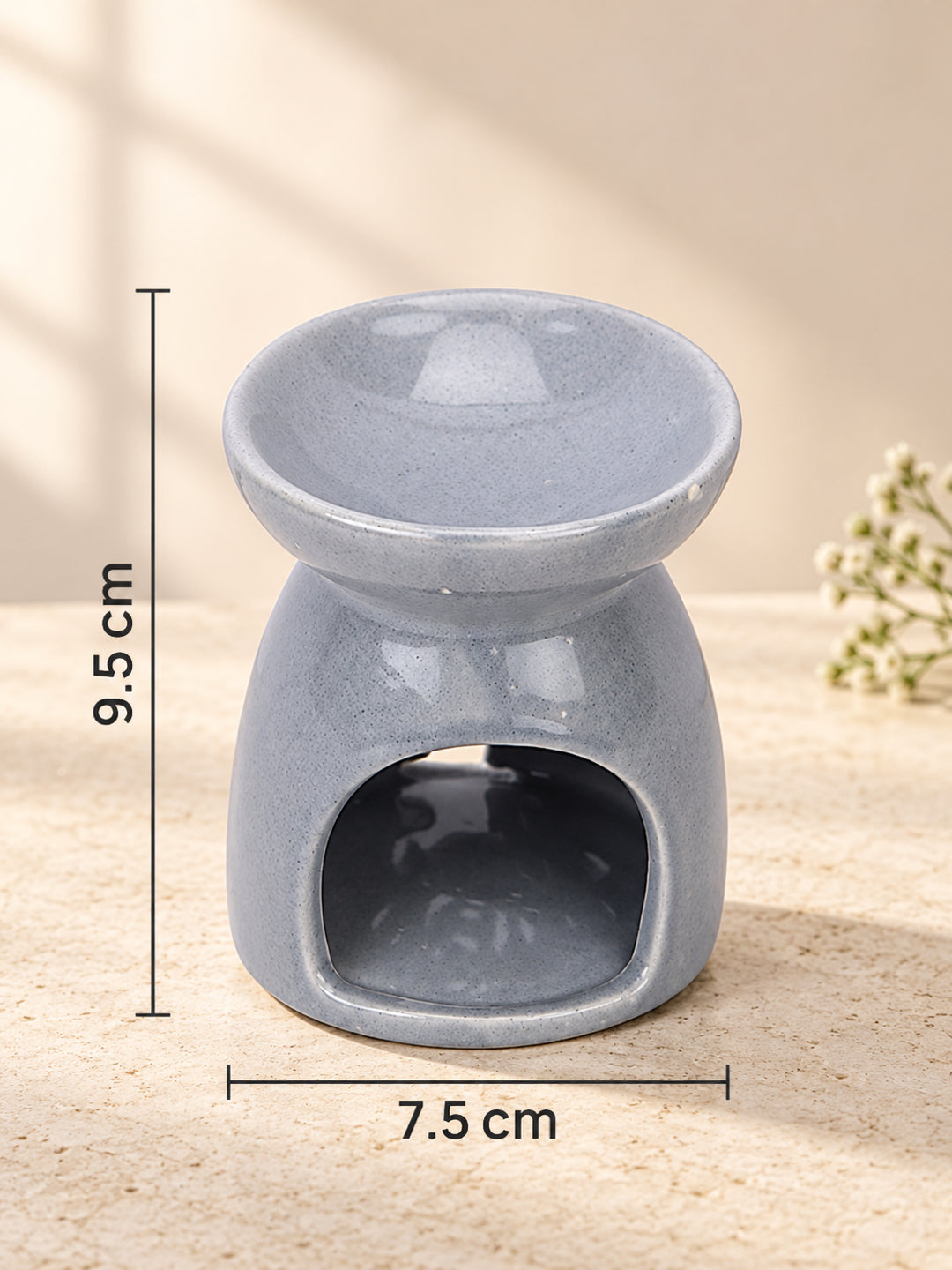 Modern Ceramic Aroma Oil Burner Featuring Elegant Jaali Design
