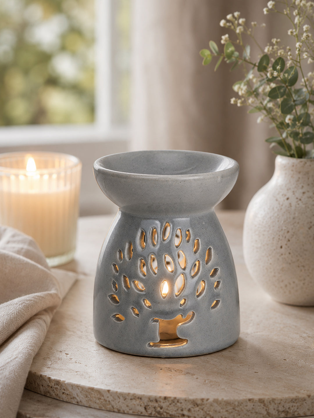Modern Ceramic Aroma Oil Burner Featuring Elegant Jaali Design