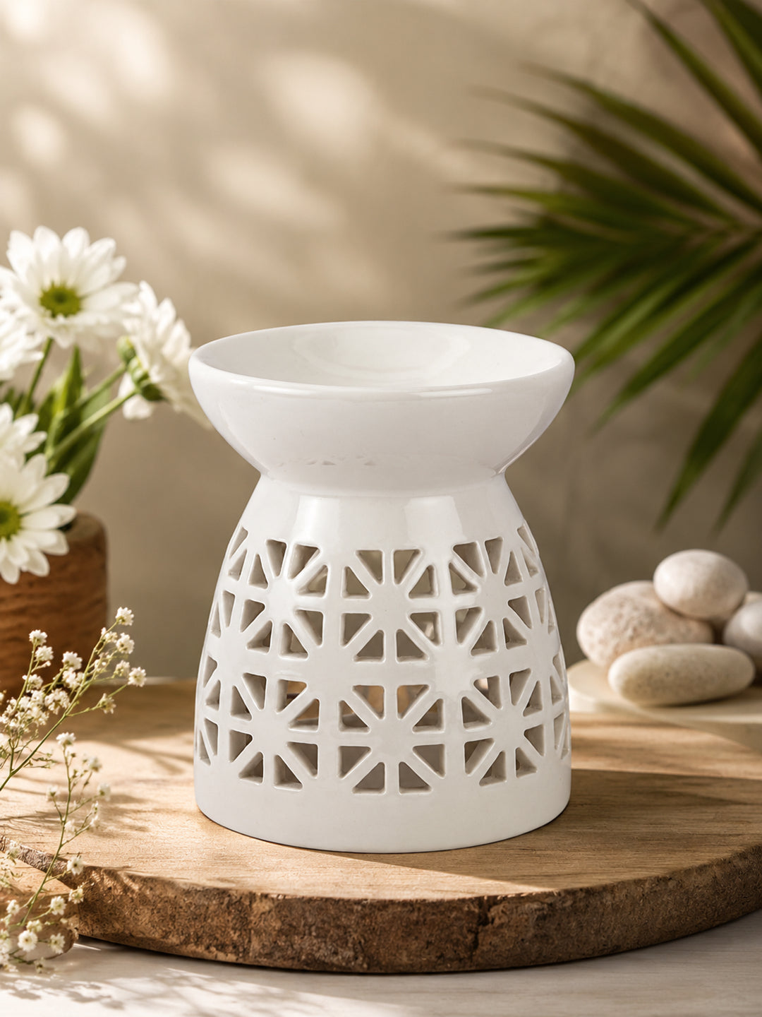 Sophisticated Modern Ceramic Aroma Oil Burner with Lattice Patterns