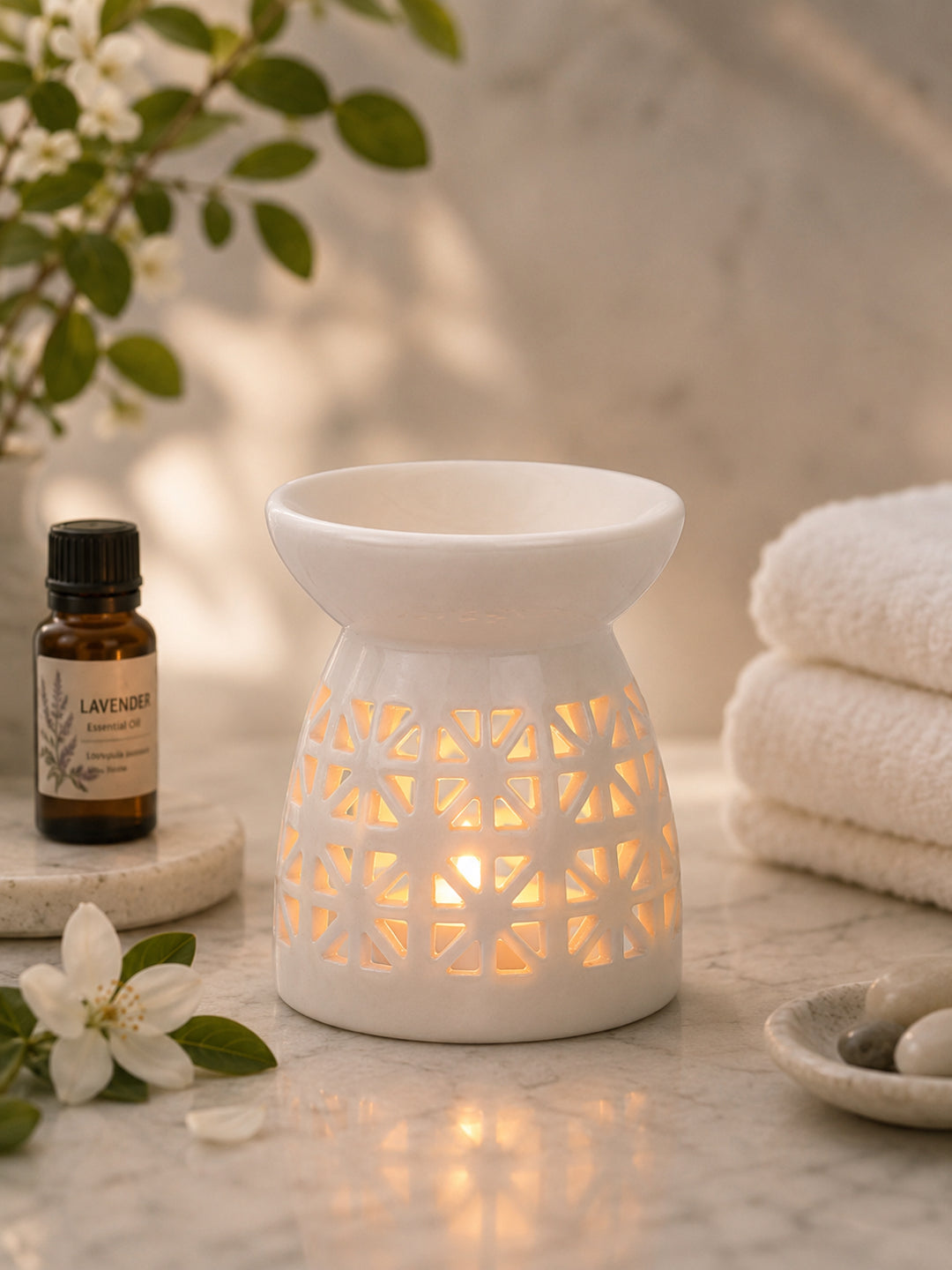 Sophisticated Modern Ceramic Aroma Oil Burner with Lattice Patterns
