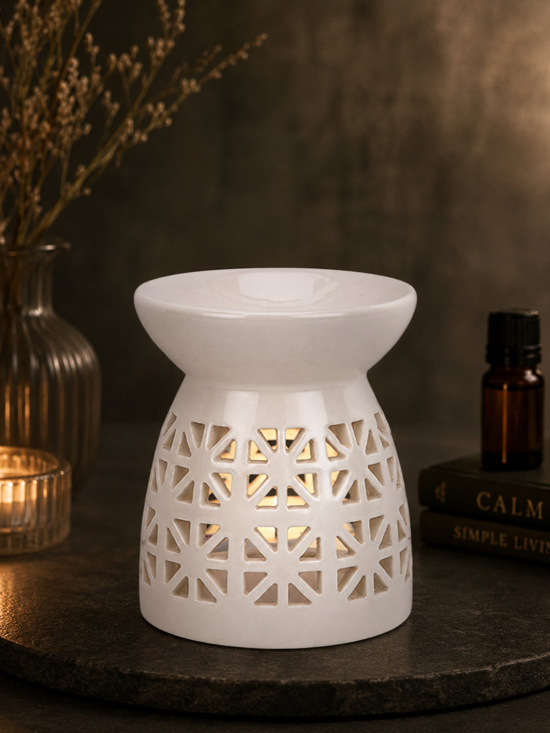 Sophisticated Modern Ceramic Aroma Oil Burner with Lattice Patterns