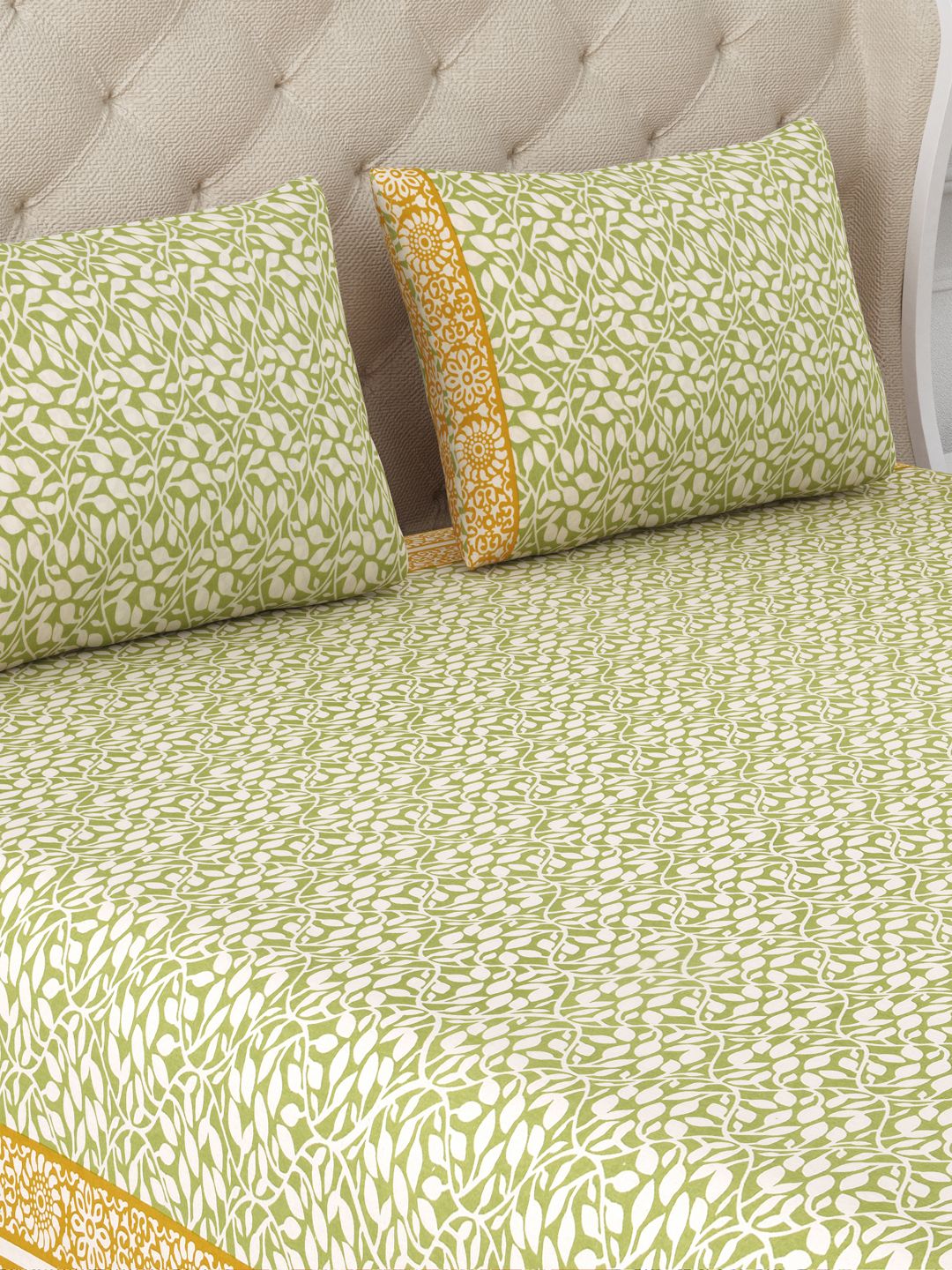 Green Garlands 144TC Cotton Double Bedsheet with 2 Pillow Covers