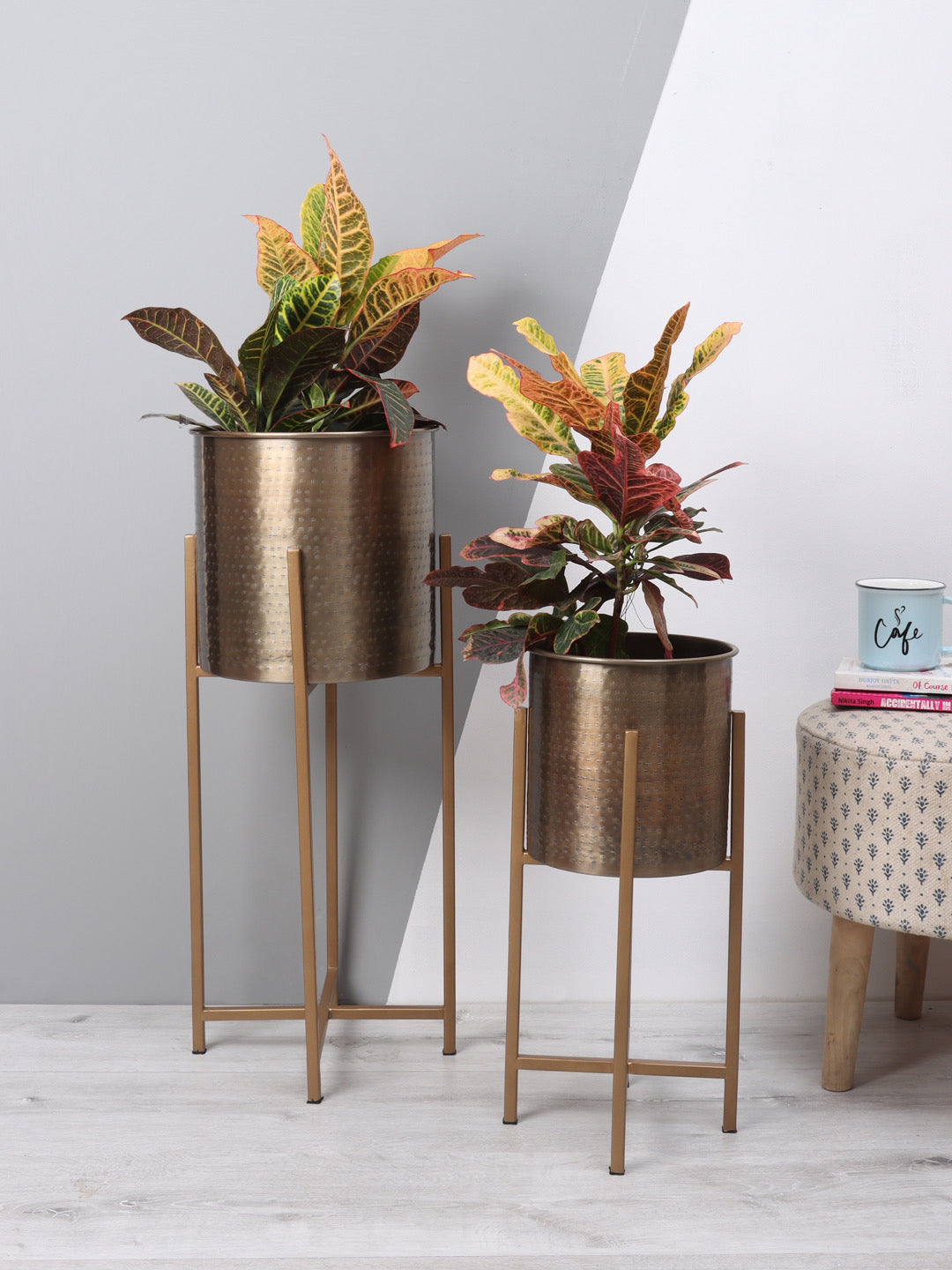 Set of 2 Hammered Brass Planters with Antique Finish - Default Title (CHM2104_2)