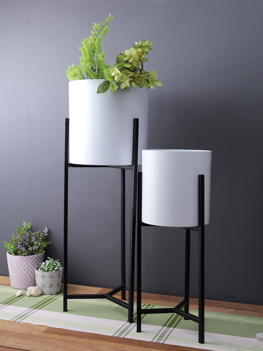 Set of 2 Ceramic Planters with Black Stand - Default Title (CHM2114_2)