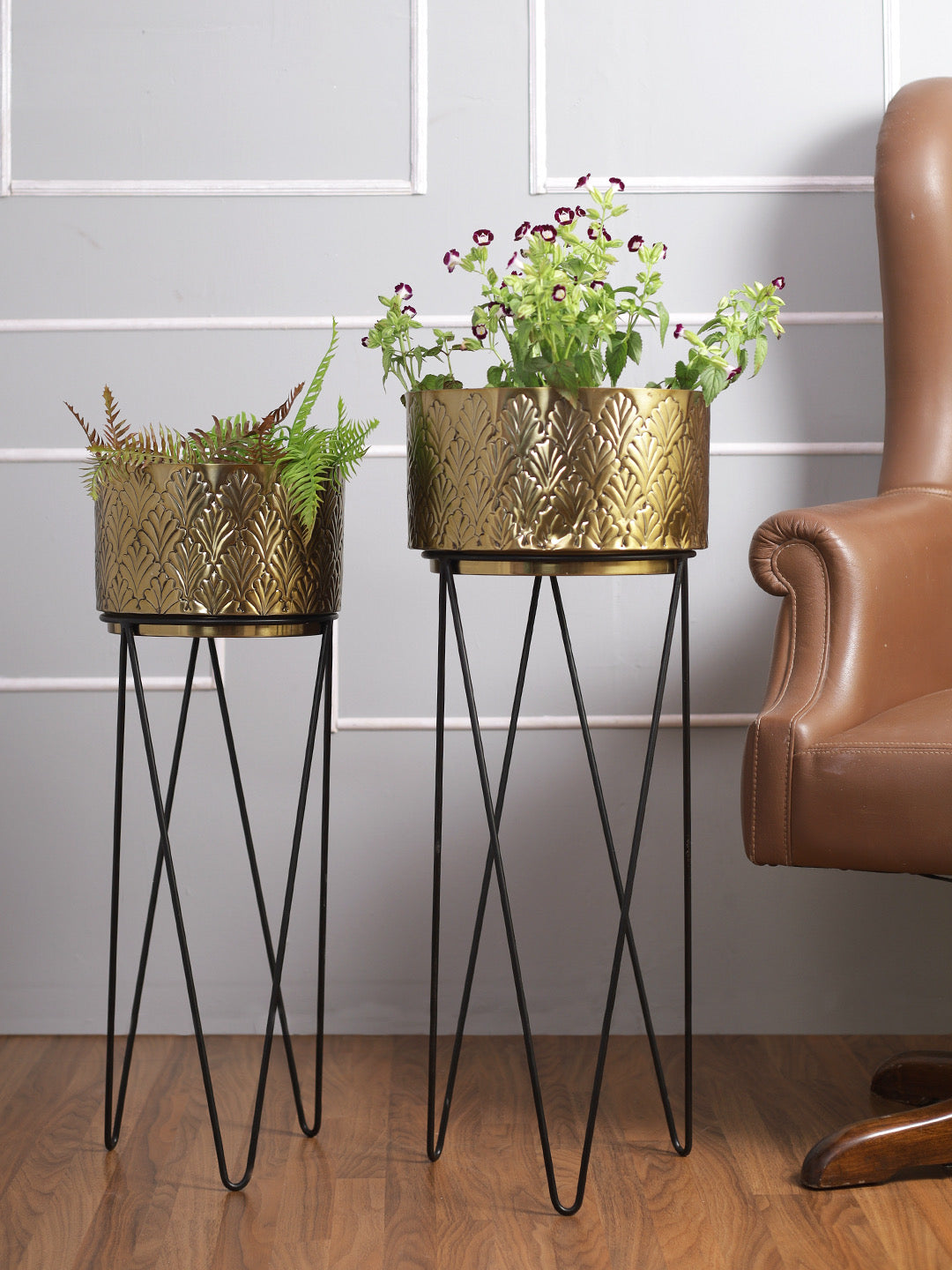 Golden Metal Planter with Black Stand- Set of 2 - Default Title (CHM2203_2)