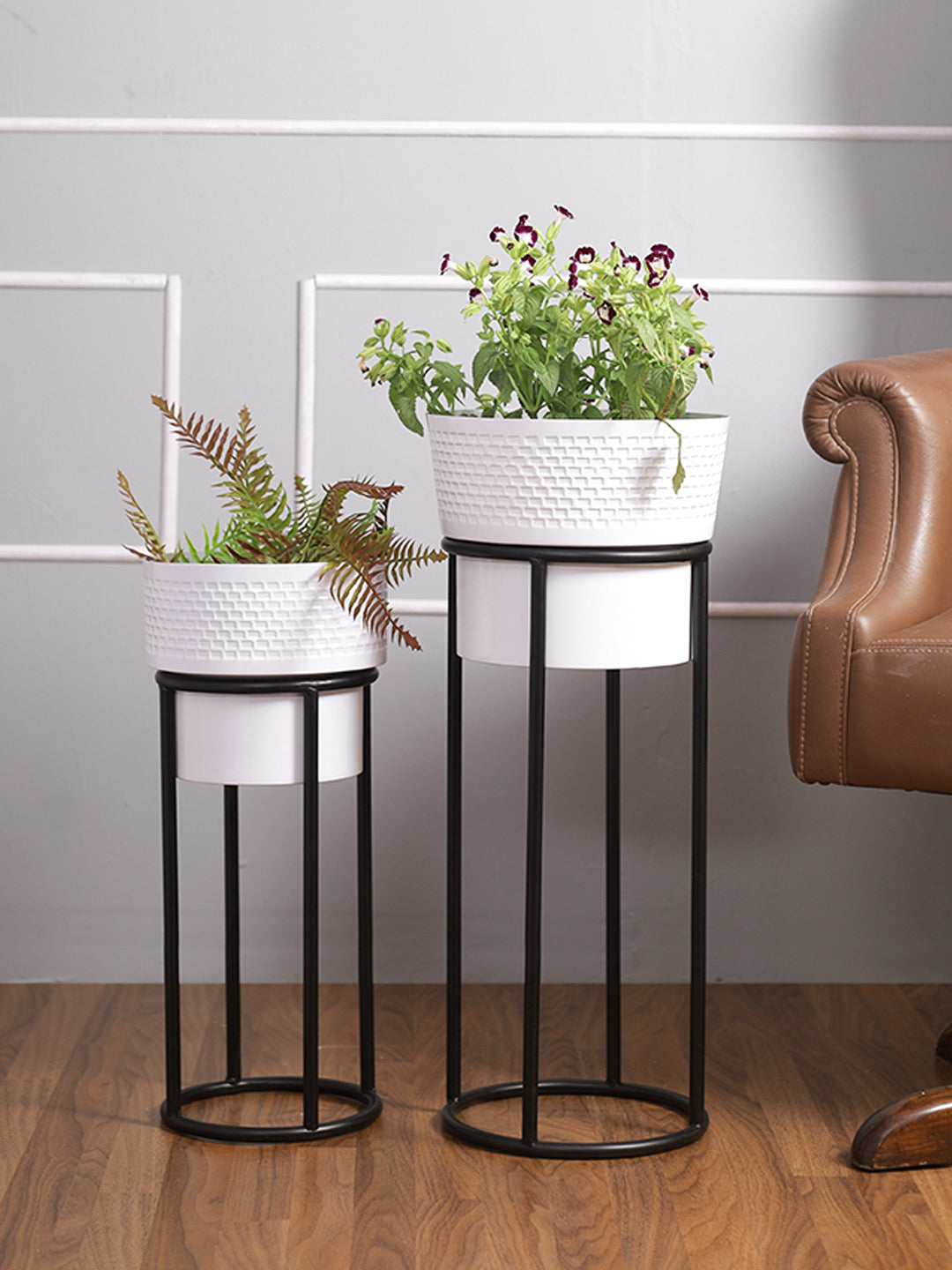 Set of 2 Ceramic Planters with Metal Stand - Default Title (CHM2212WH_2)