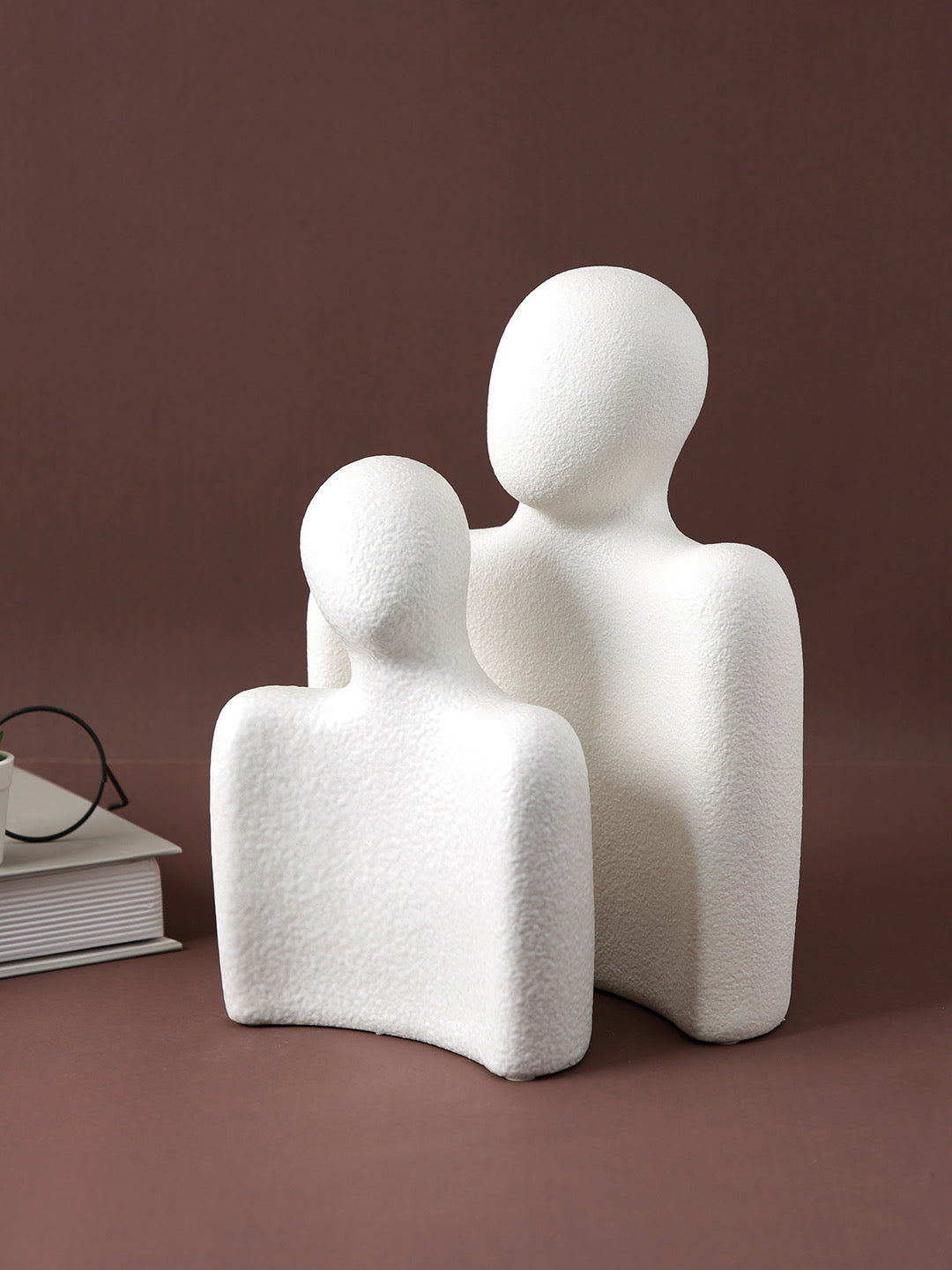 White Couple Sculpture - Default Title (SHOWC22468WH_2)