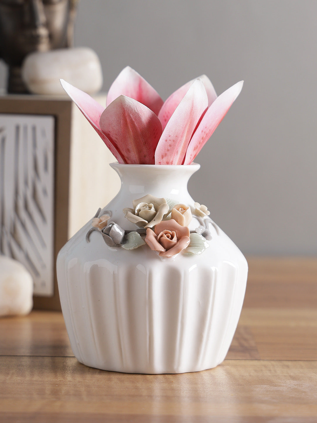 White Beautiful and Serene Vase - Default Title (VAS18199B)