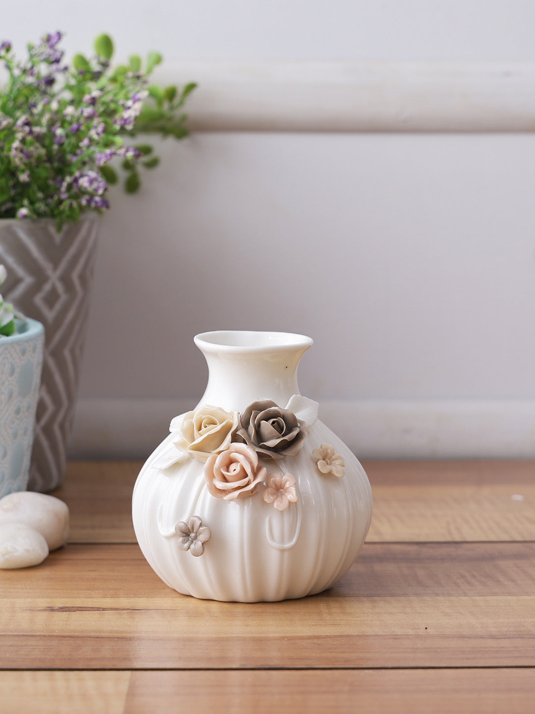 White Beautiful and Serene Vase - Default Title (VAS210361)