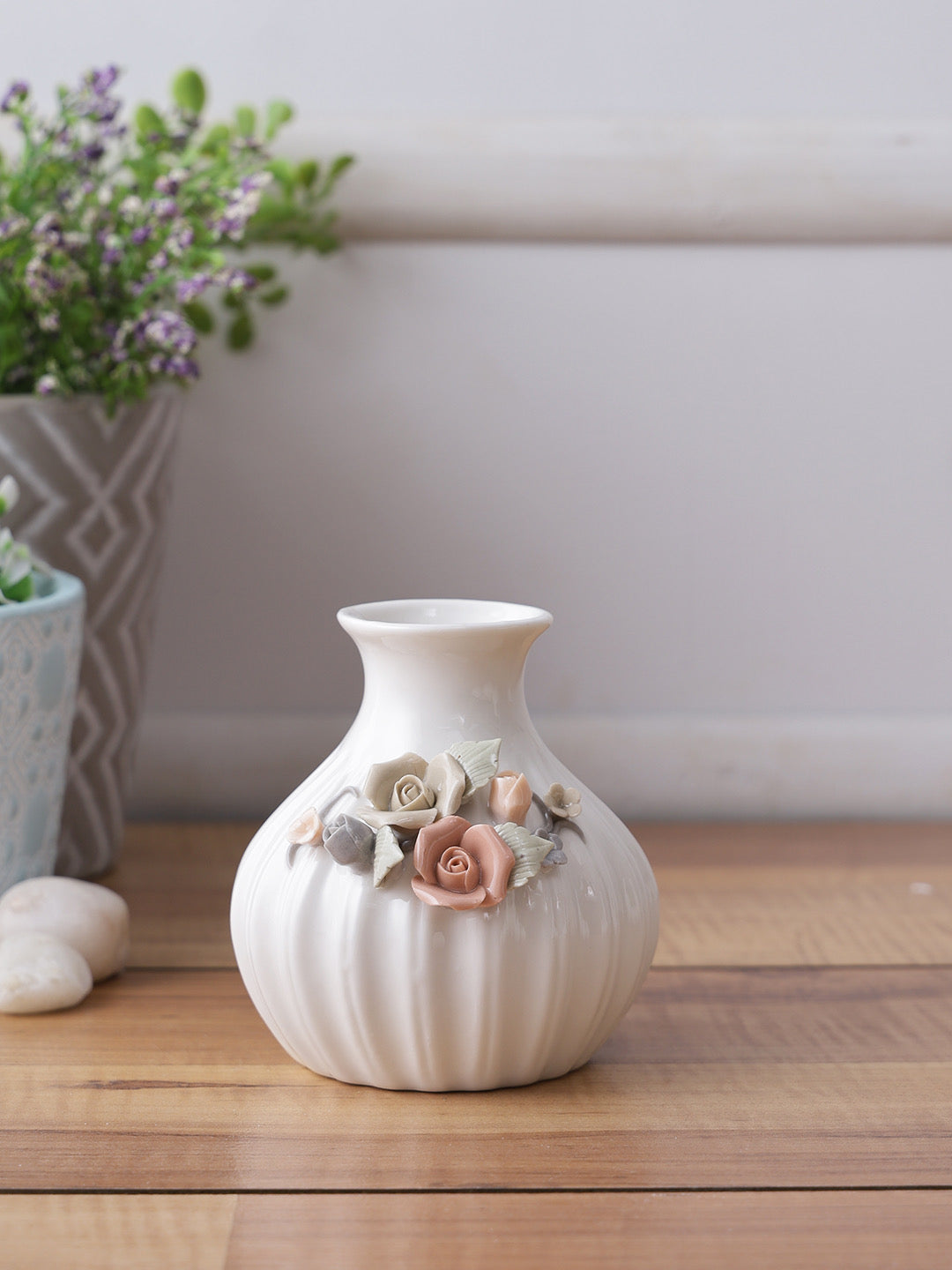 White Beautiful and Serene Vase - Default Title (VAS210382)
