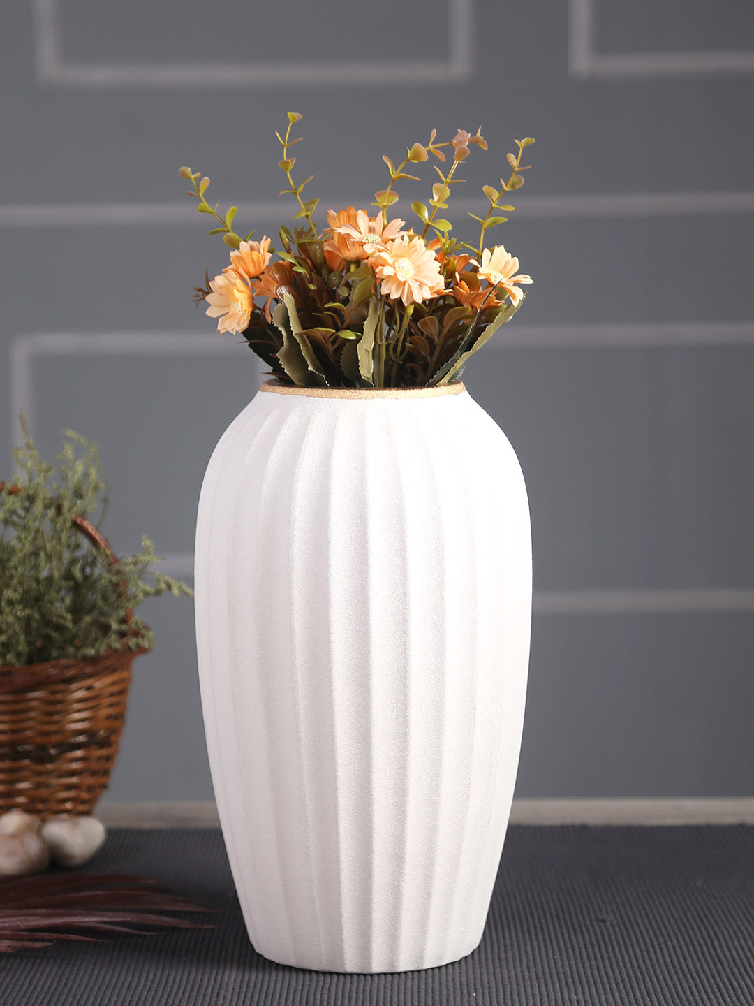 Ribbed Flower Vase - Default Title (VAS22395)