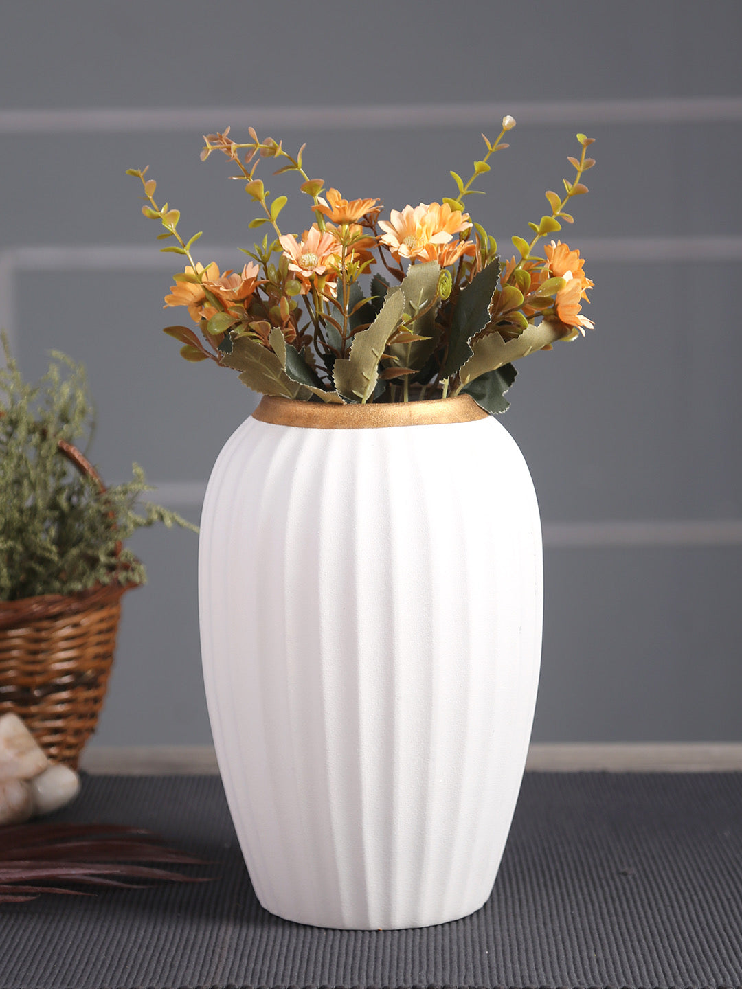 Ribbed Ceramic Vase - Default Title (VAS22396)
